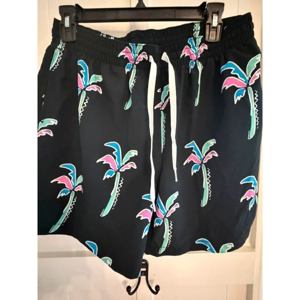 Chubbies Men’s Large 5.5” Swim Trunks Black Neon Palm Tree Print